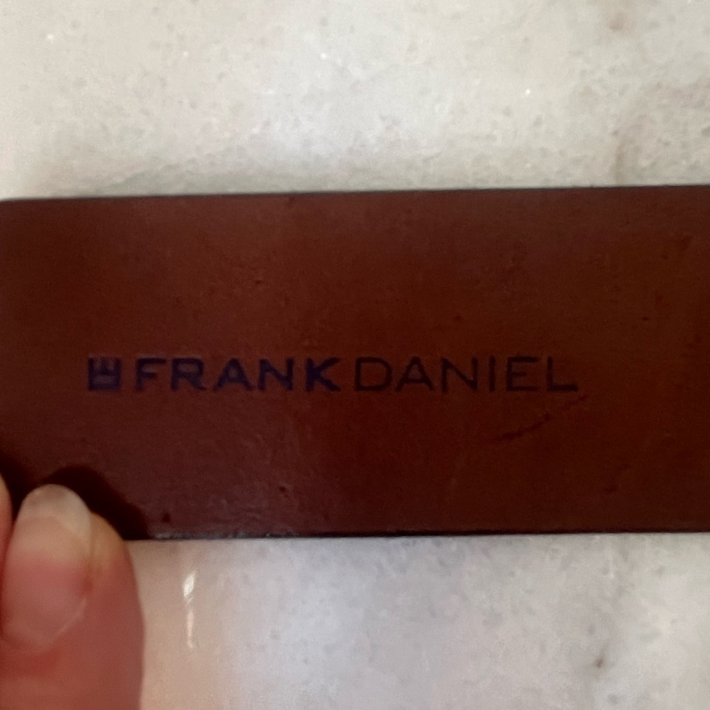 Frank Daniel Buckle Casual 1 1/2" wide Genuine Leather Belt . Italy .39.5” Long - Picture 8 of 16